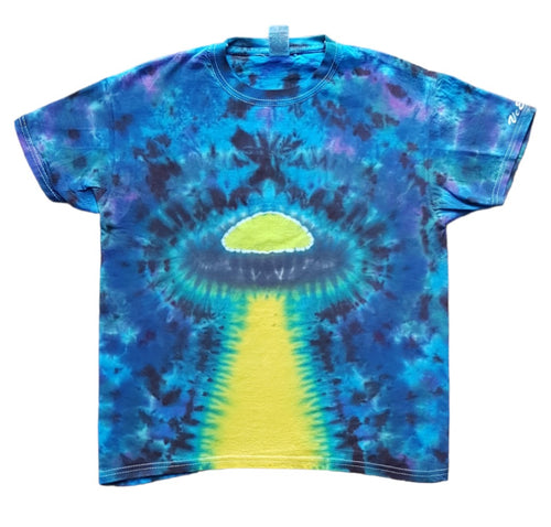 Halloween UFO design tie dye short sleeve shirt. The UFO is in the centre of the shirt with a yellow light beam shining down to the bottom of the shirt